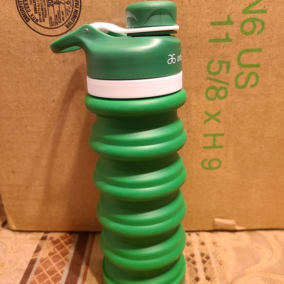 NEW..Arbonne Collapsible Bottle - Picture 2 of 5